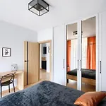 Grzybowska Inter-apartments شقة
