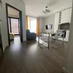Grzybowska Inter-apartments شقة